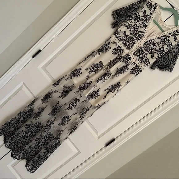 Salt & Soul Hana Floral Lace Maxi - Picture 4 of 7